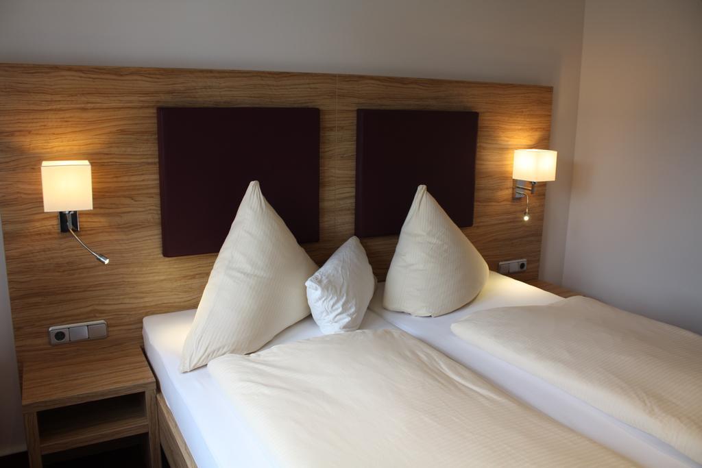 Hotel Zum Kuehlen Grunde มินเดิน ภายนอก รูปภาพ