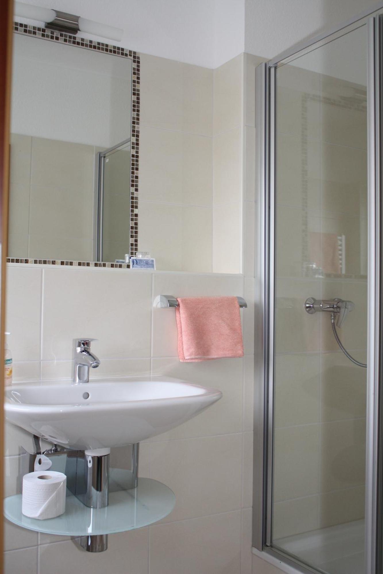 Hotel Zum Kuehlen Grunde มินเดิน ภายนอก รูปภาพ